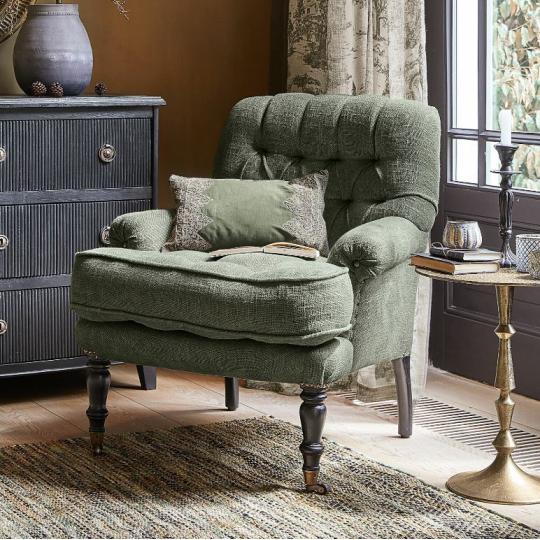 skandinavsky obciansky zeleny presity caluneny fotel country mediteransky sedliacky obyvacacia izba nabytok vidiecka vila nabytok zariadenie.jpg